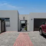 Spacious 4 Bedroom Hideout Sanctuary With Pool